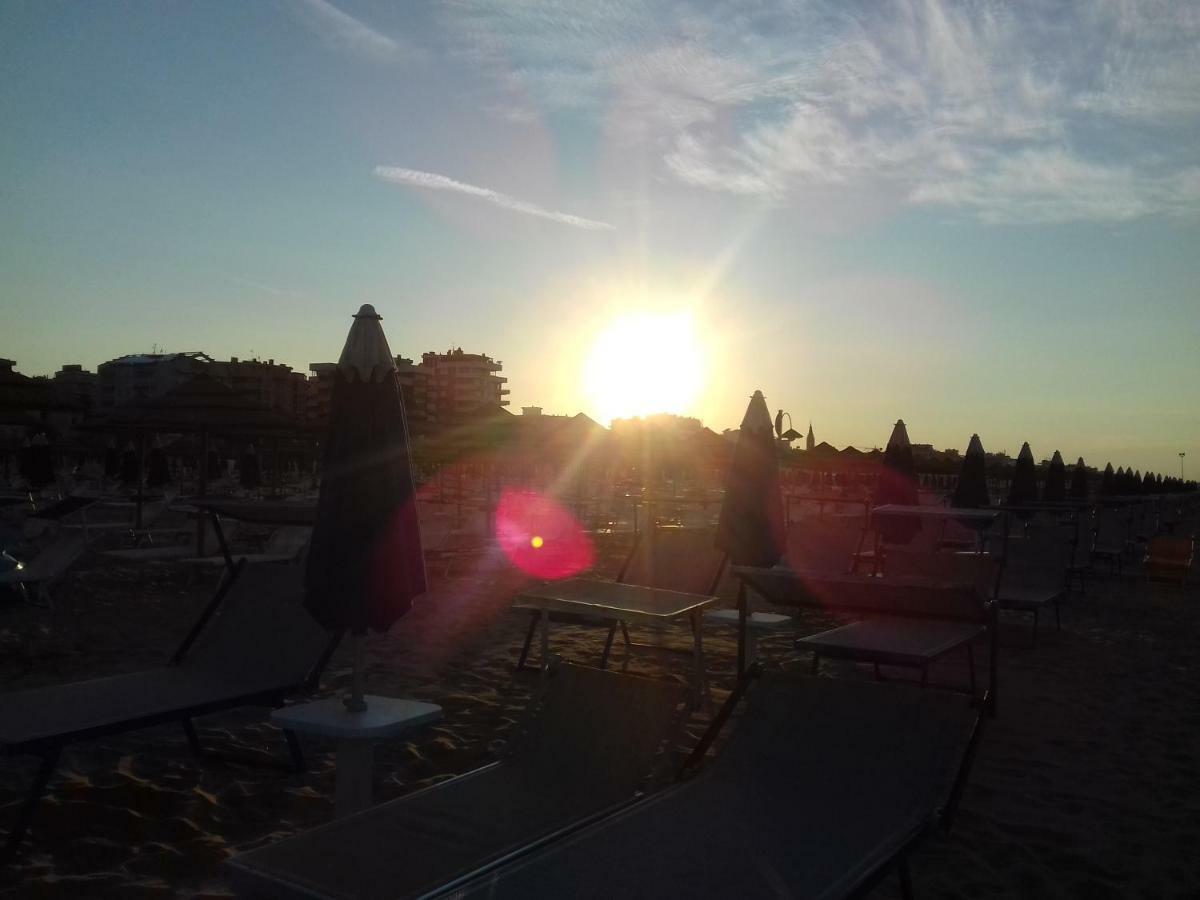 Residence Edera Римини Экстерьер фото